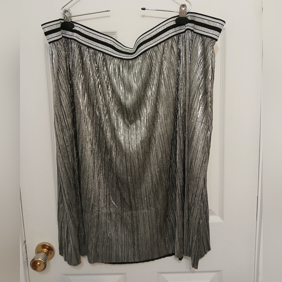 Ava & Viv Silver Metallic Midi Accordion Pleated Skirt - Picture 1 of 9